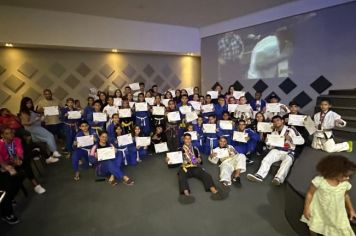 Foto - Atletas destaque de 2023 recebem Mérito Desportivo Silvio Luis Dinelli