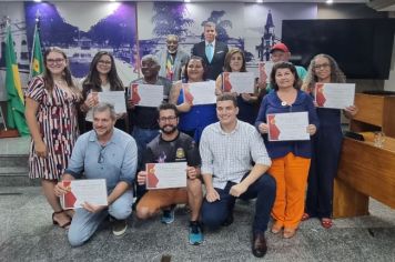 Servidores municipais recebem homenagem na Câmara