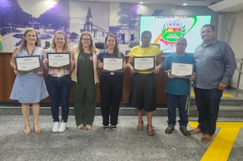 Servidores municipais recebem homenagem na Câmara