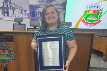 Camila Almeida Alves é homenageada na Câmara Municipal com Título de Cidadã