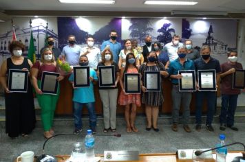 Servidores municipais recebem homenagem na Câmara