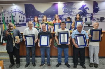 Servidores municipais recebem homenagem na Câmara