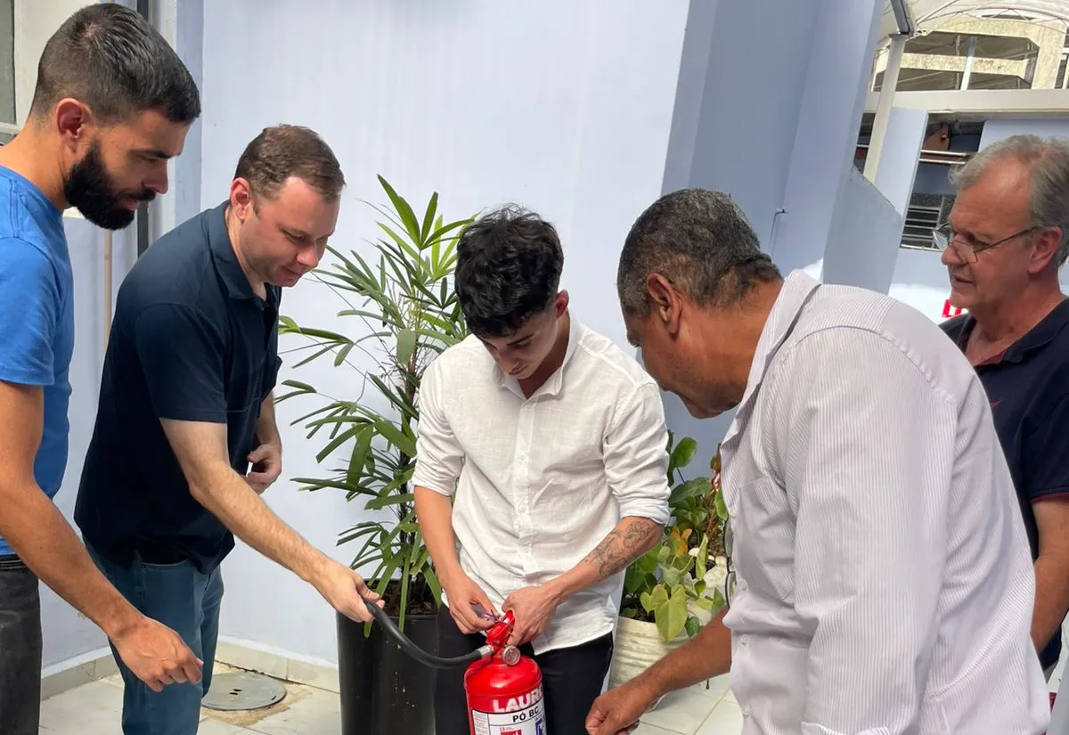 Funcionários da Câmara participam de treinamento de prevenção e combate a incêndio