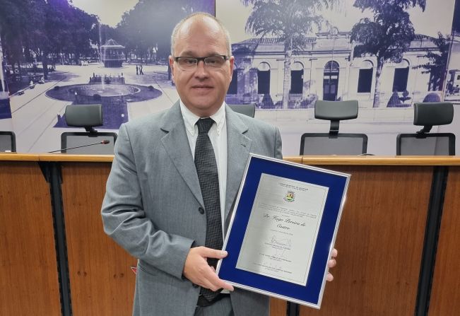 Dr Hugo Pereira de Castro recebe homenagem na Câmara