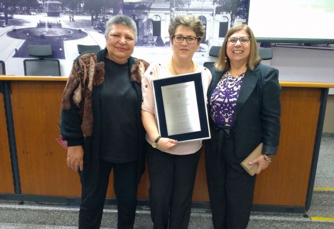 SRA JOSIMEIRE PETERNELLI BUTTENMULER RECEBE HOMENAGEM NA CÂMARA