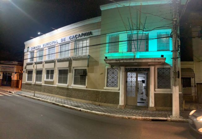 Câmara recebe iluminação especial como alerta para a prevenção ao câncer de próstata 