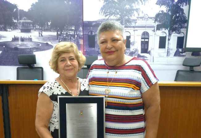 MARIA DE LOURDES CODELLO É HOMENAGEADA NA CÂMARA